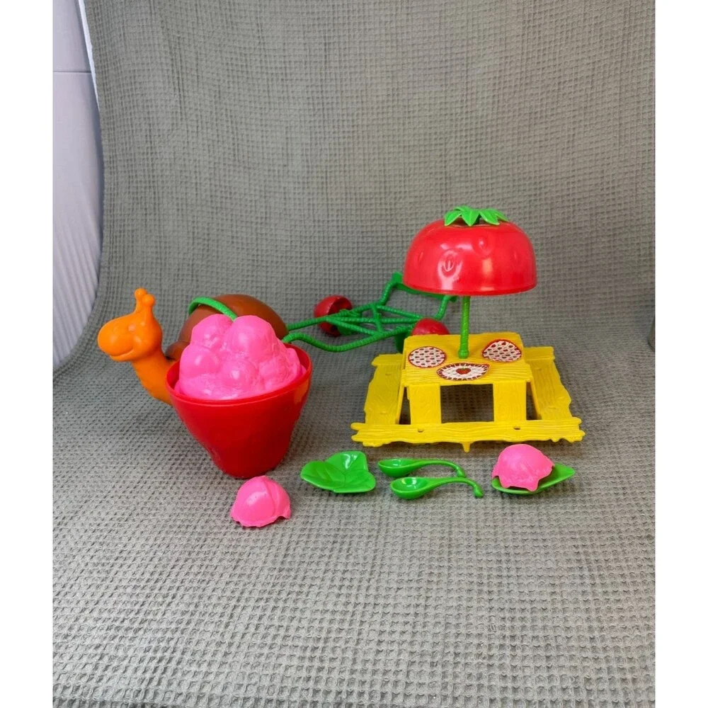 Vintage Strawberry Shortcake Snail Cart Playset Escargot Snail Vehicle 1980s toy